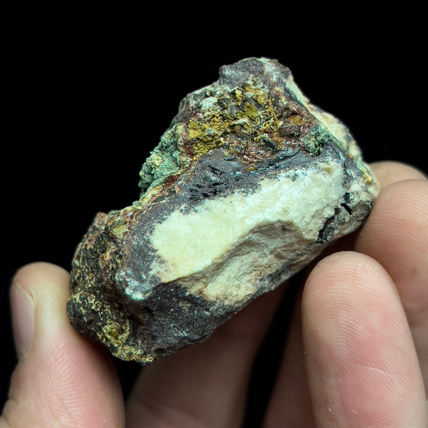 Kidwellite on Beraunite