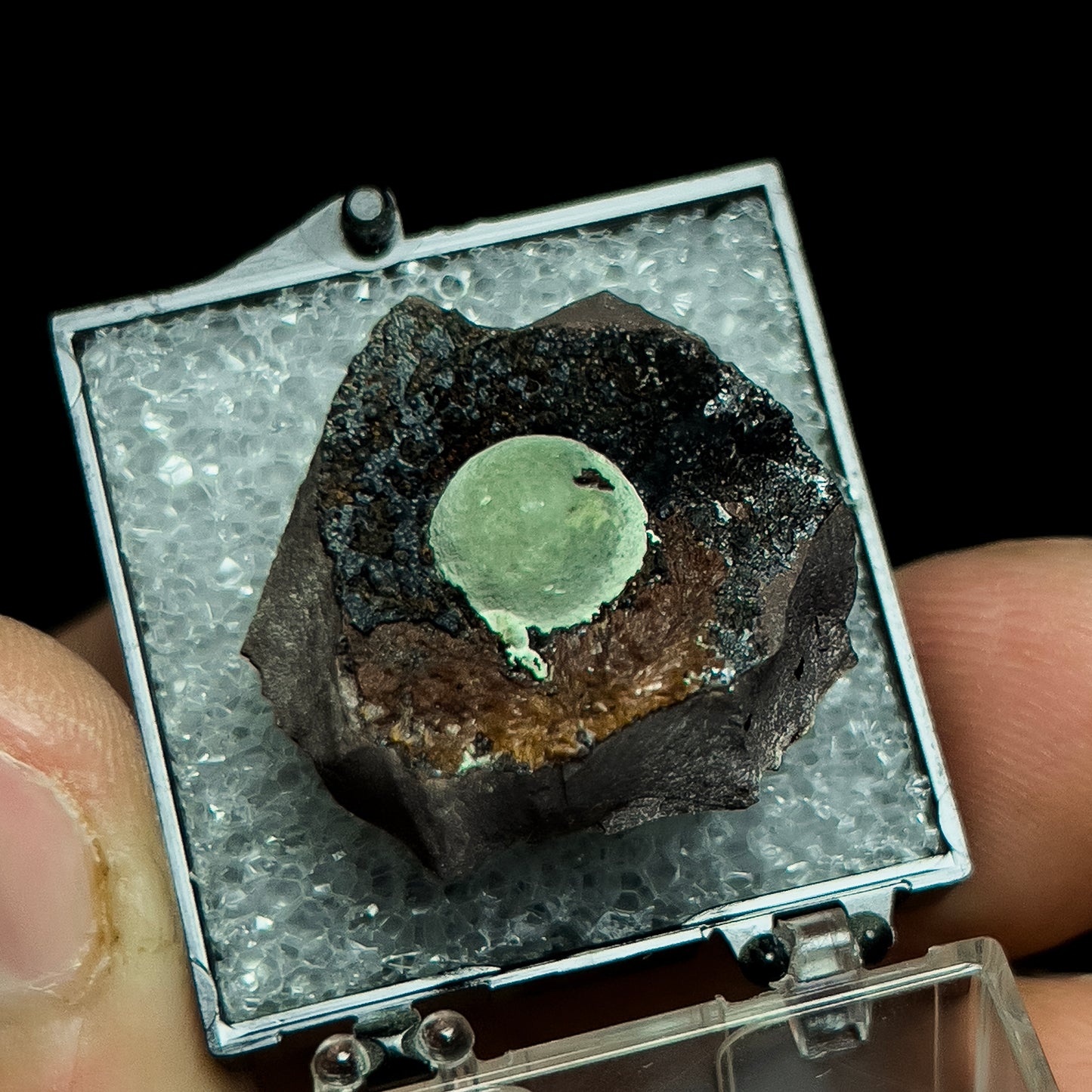 Kidwellite with Beraunite
